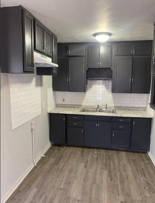 Photo - 405 E Rickenbacker Dr