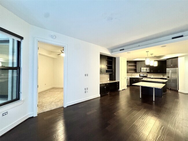 Building Photo - 2303 Mid Ln