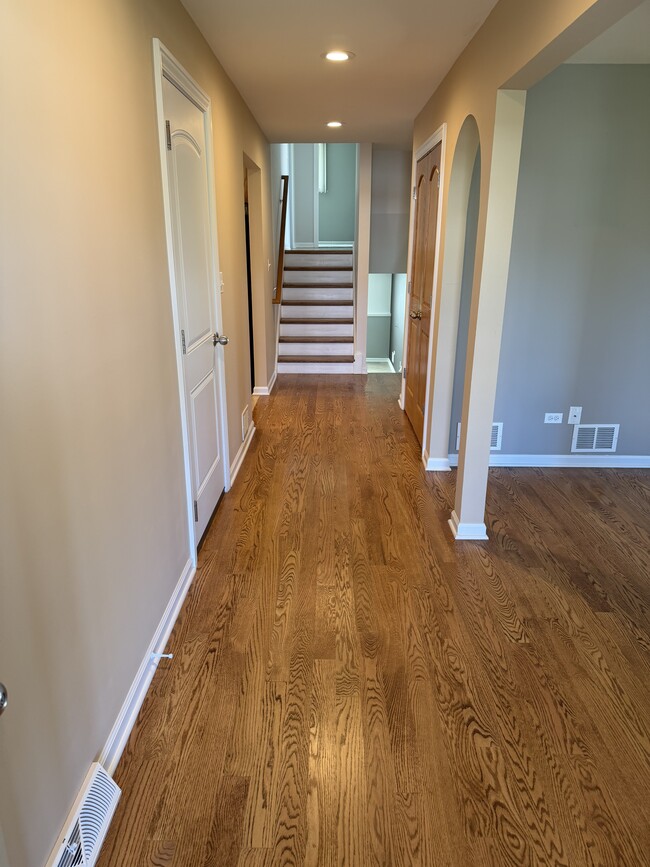 Photo - 585 Leahy Cir