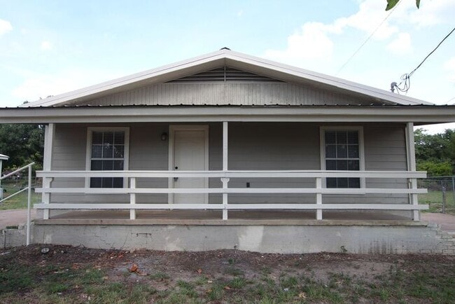 Building Photo - Adorable 2 Bedroom 1 Bath Home in West Tyler! Available now!