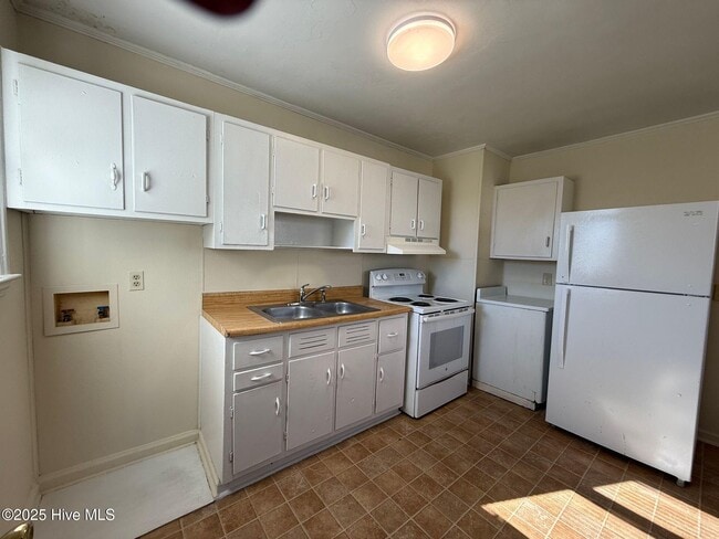 Photo - 2261 Onslow Dr