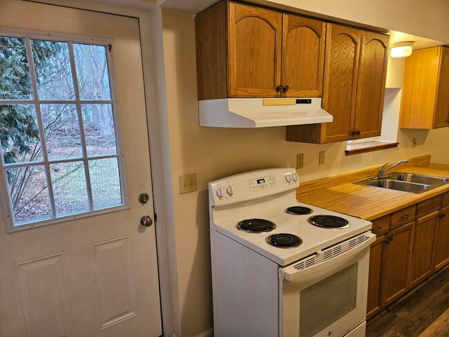 Kitchen - 6 Purdy St