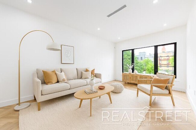 Building Photo - McKibbin St Rental