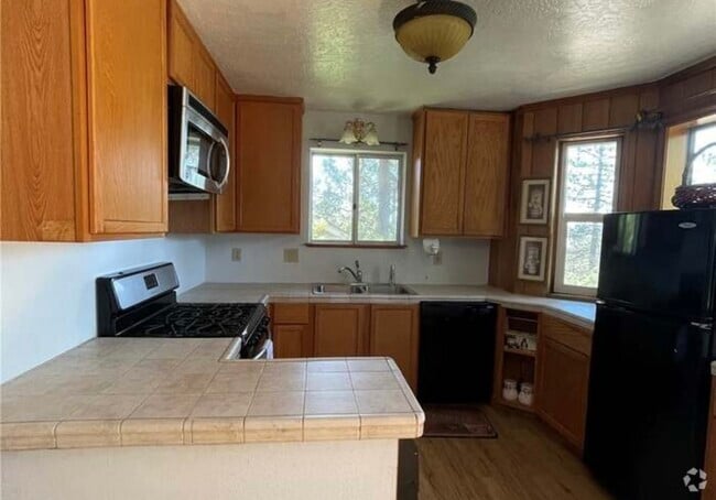 Building Photo - 1196 Scenic Pl Rental