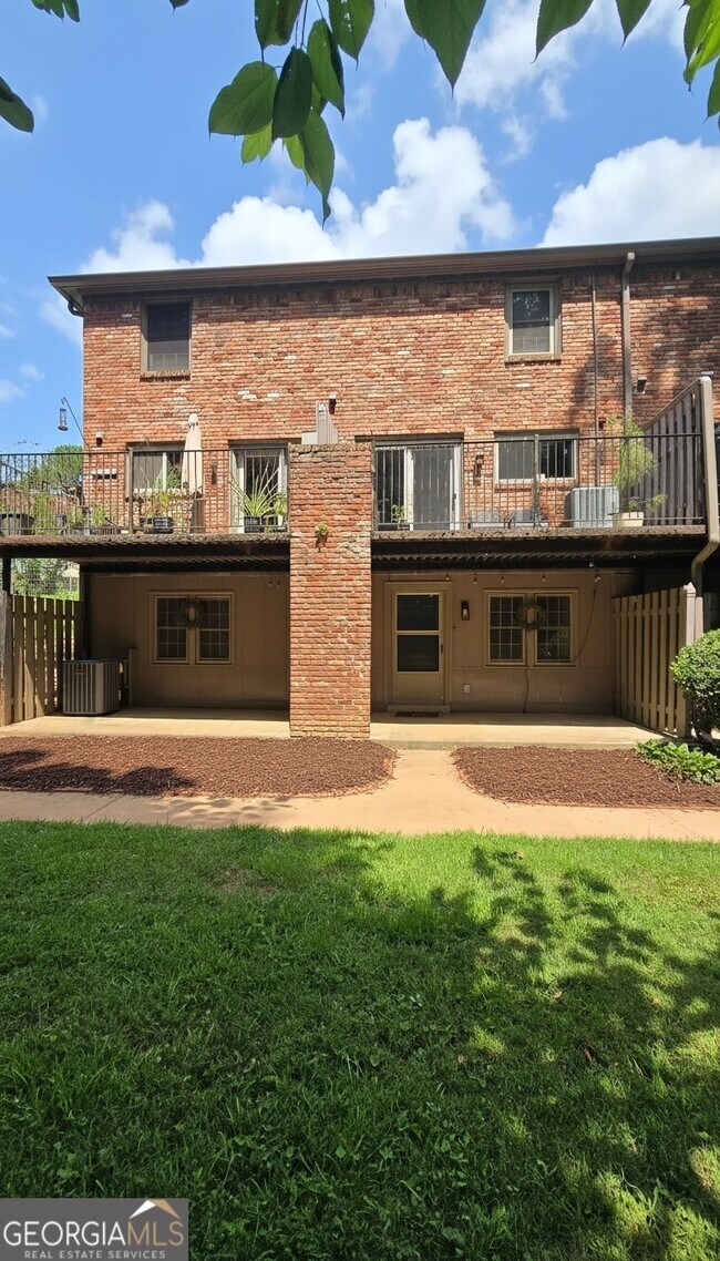 Building Photo - 3095 Colonial Way Unit K