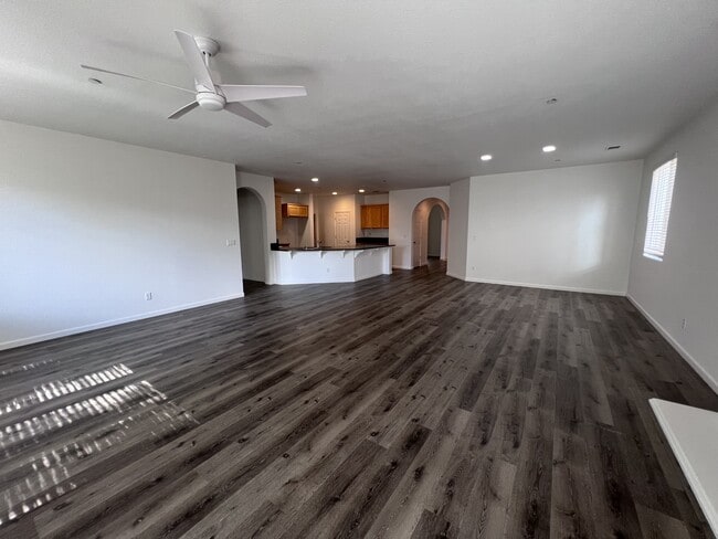 Photo - 25875 Stephens St