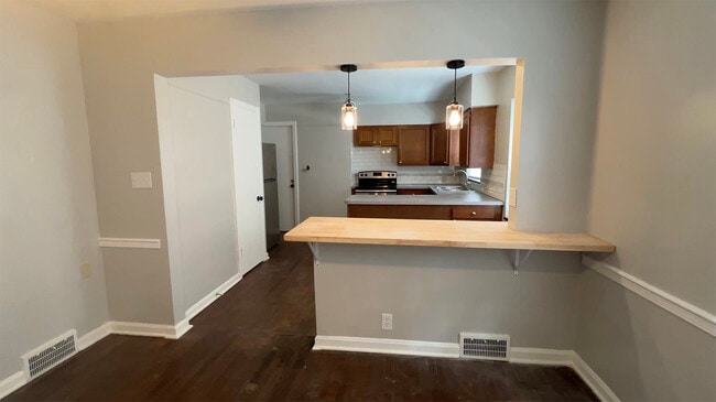 Kitchen 1 - 170 N. Rose Blvd Unit Apt. #1