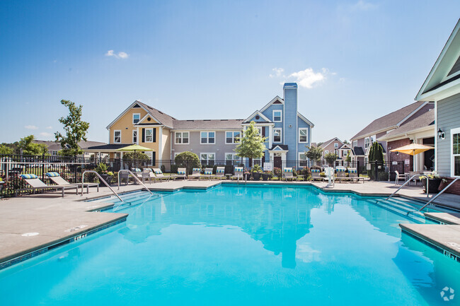 Oversized Swimming Pool w/ BBQ Areas - Otarre Pointe Rental