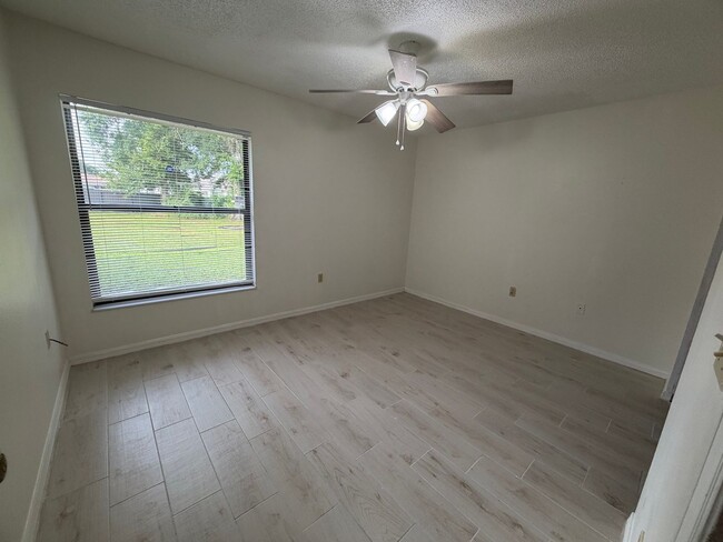 Photo - Peaceful Cul-de-Sac Living with a Spacious Backyard!