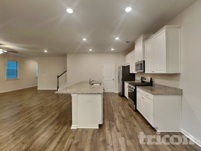 Photo - 203 Chapelcrest Ln