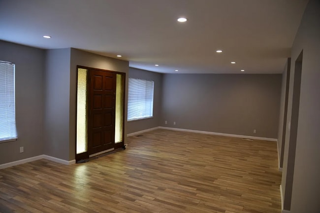 Photo - 1600 Main St