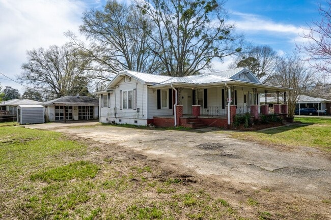 Photo - Rare Find Rock Creek – Space, Style & Storage!