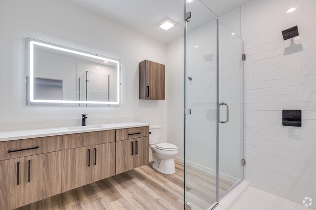 3BR, 2.5BA - 1867SF - Restroom