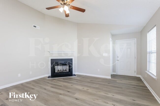 Photo - 4952 Silverdene St