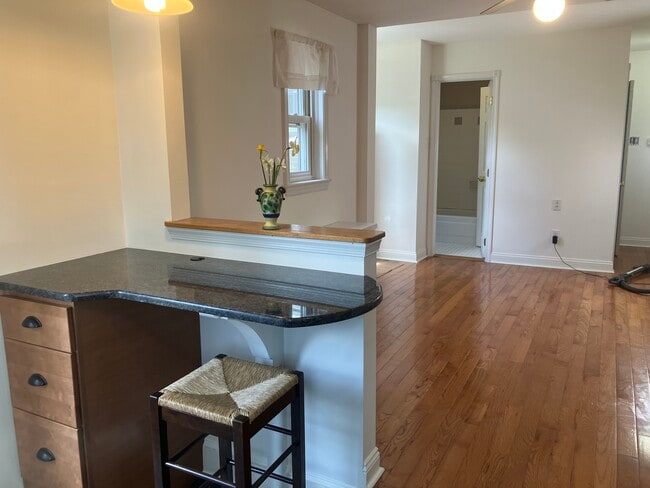 430 E Franklin St Unit first floor