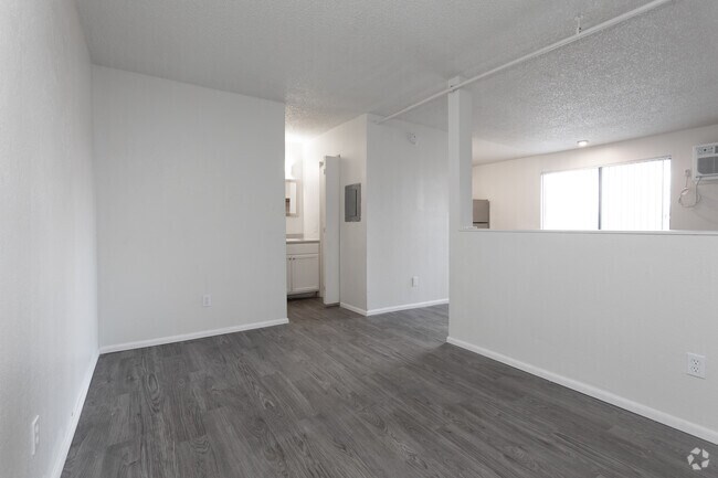 1BR, 1BA - 475 SF - Copper Canyon Apartments