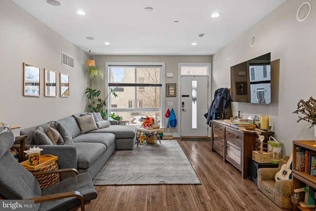 Photo - 2323 Federal St