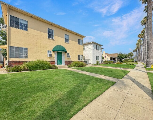 View from Sgtreet - 803 W Glenoaks Blvd Unit 803A