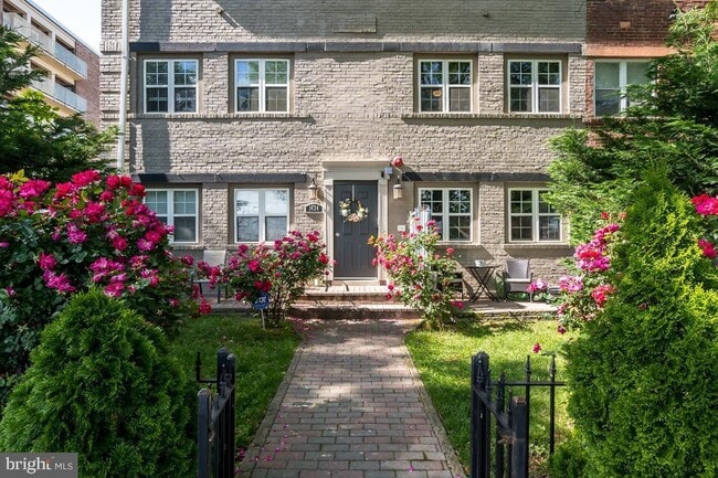 Front of Building - 1424 L St SE Condo Unit 201