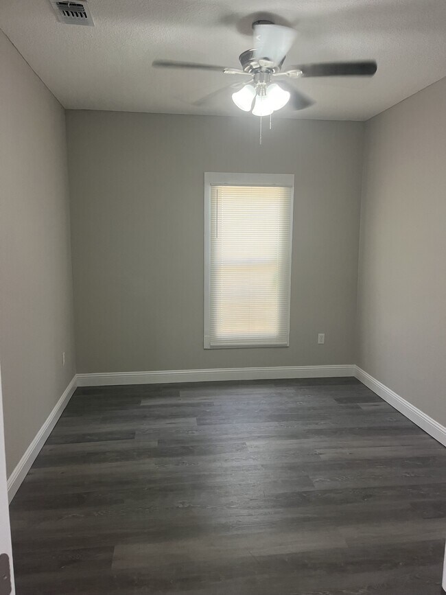 Photo - 1485 Steele St