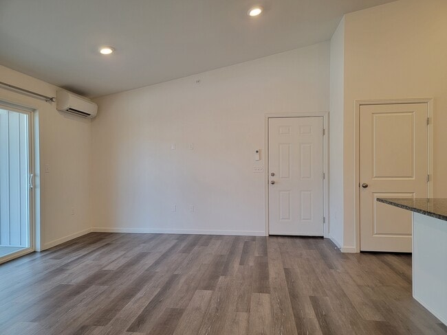 Building Photo - 4611 Commerce St Unit Apt 104