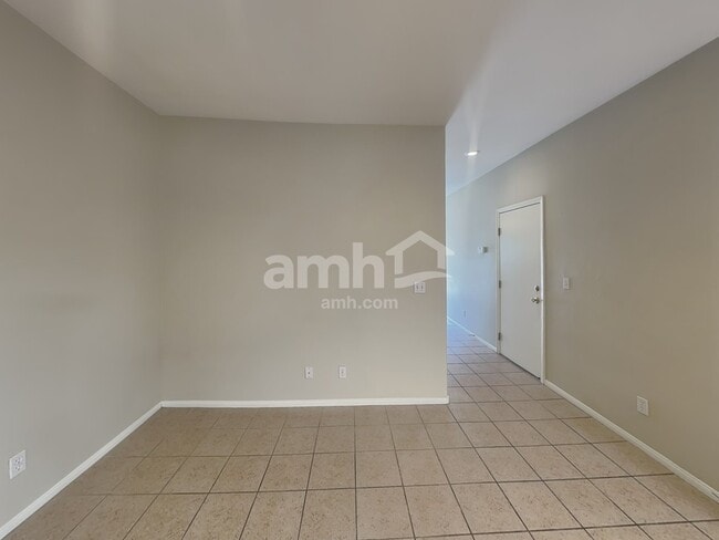 Photo - 902 Blue Rosalie Pl