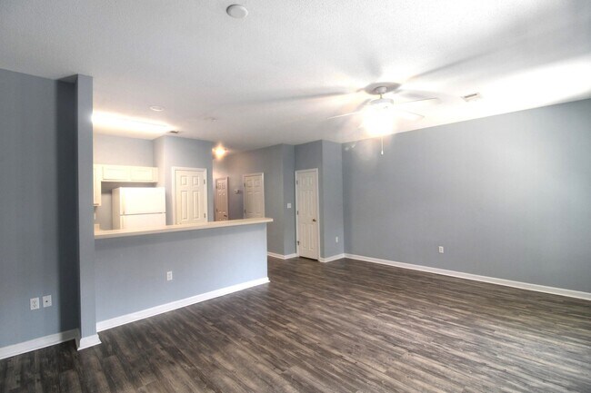 Photo - 211 Third St SE