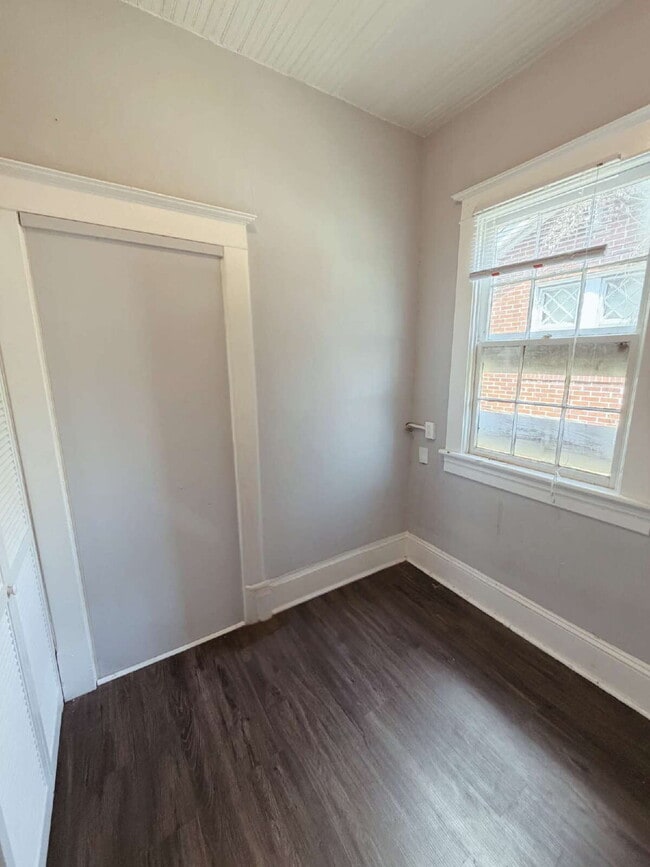 Building Photo - 1025 Hillyer Ave