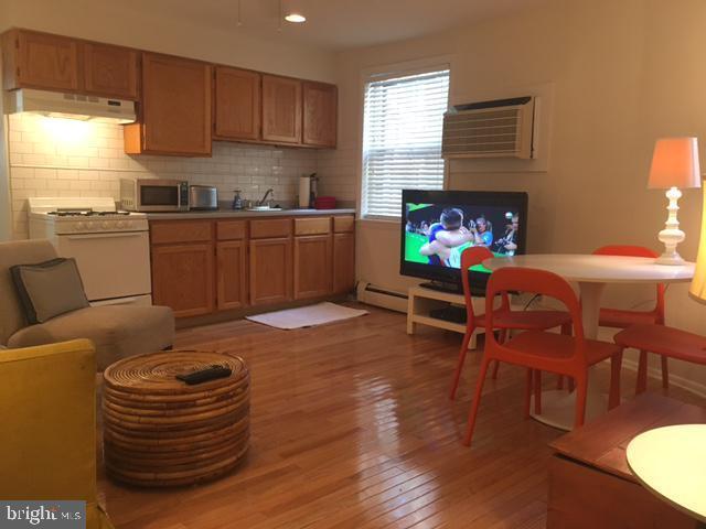 Building Photo - 923 Spruce St