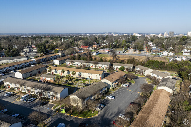 Building Photo - East Augusta Commons Rental