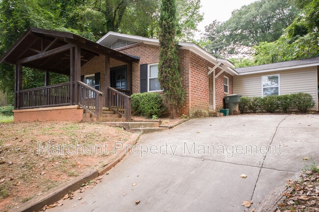 Photo - 717 Bennett St