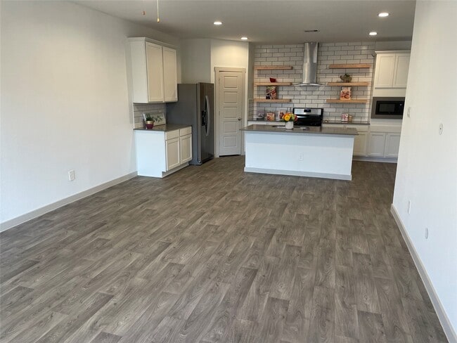 Photo - 12810 Harlesden Ln