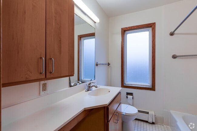 2 habitaciones, 1 baño - 728 pies cuadrados - Baño
