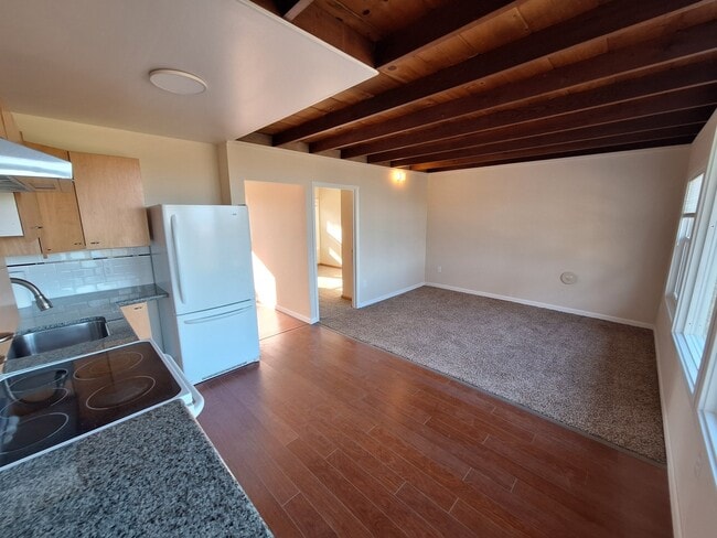 140 N Lakeview St Unit 140 N Lakeview St.