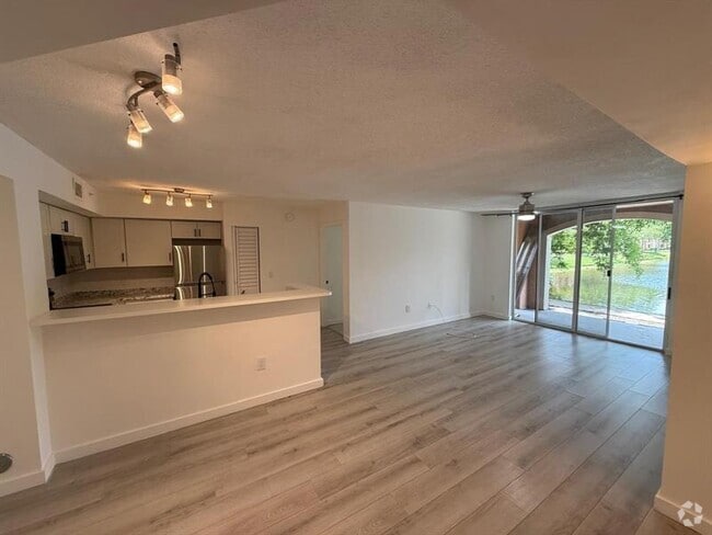 Building Photo - 4828 N State Rd 7 Unit 8104 Rental