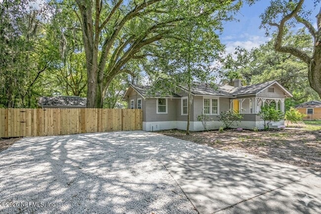 Photo - 3058 Rosselle St