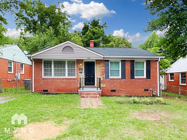 Building Photo - 1828 Brownstone St