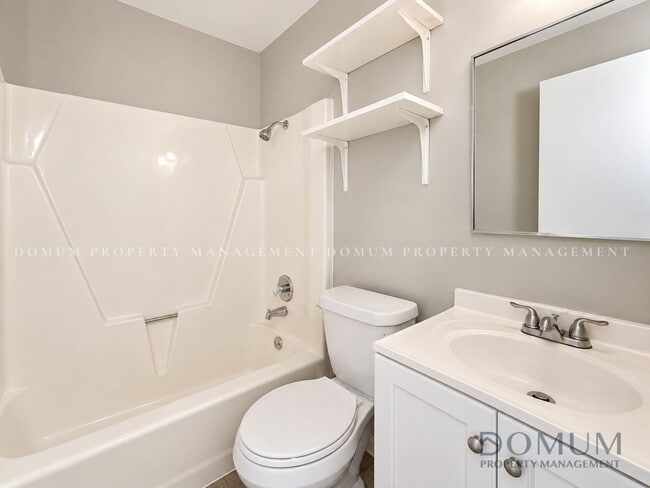 Photo - 102 S Holland Ave