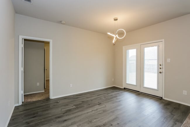 Photo - 202 Shetland Ct