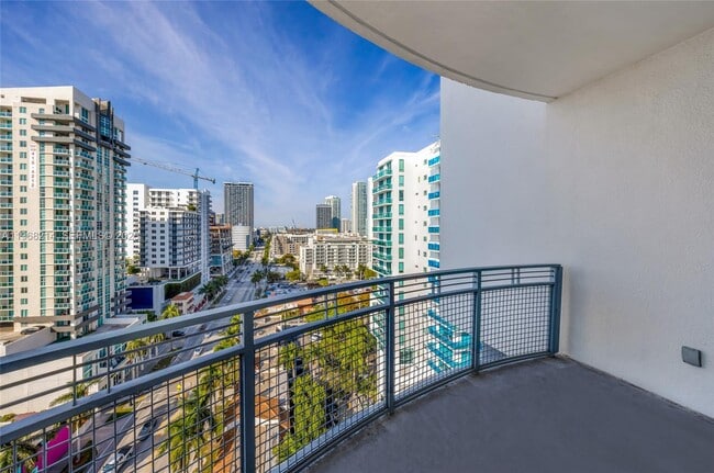 Photo - 350 NE 24th St Unidad 1404