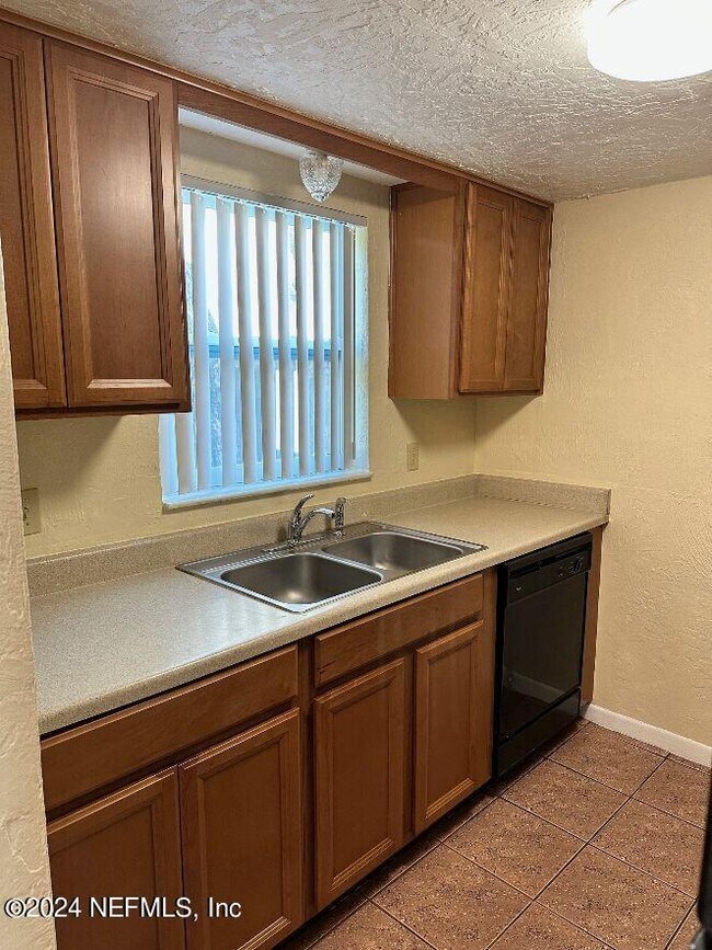 Photo - 60 Masters Dr Unit C