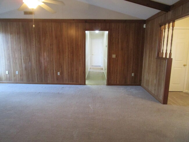 Photo - 40 Travis Ct