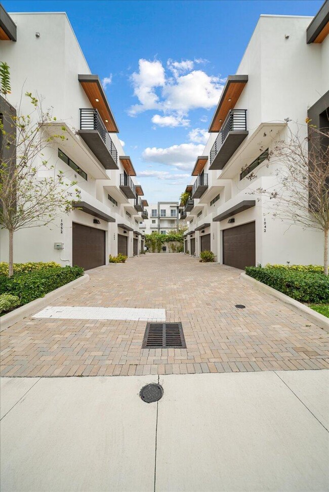 Photo - 1052 N Victoria Park Rd