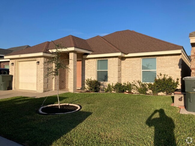Building Photo - 1805 Treasure Oaks Dr Rental
