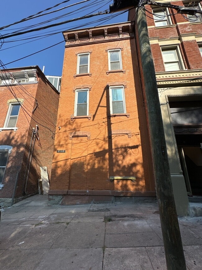 Building Photo - 2153 Loth St Unit 2