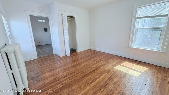 Photo - 834 Warren St