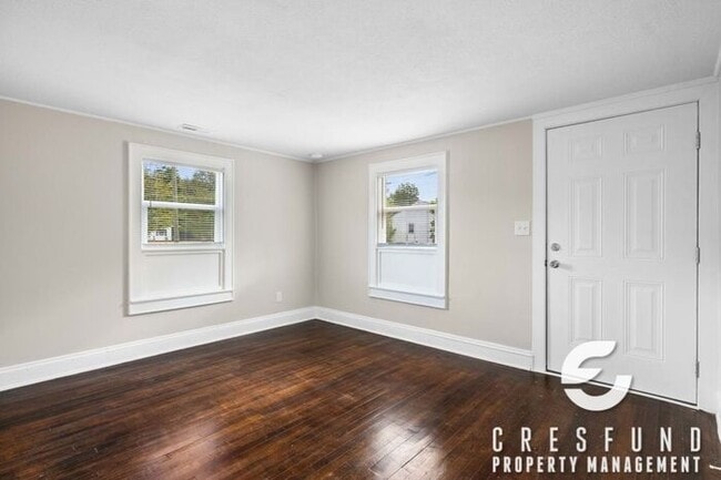 Photo - Bright and Cozy Cottage Style 2 Bedroom 1 ...