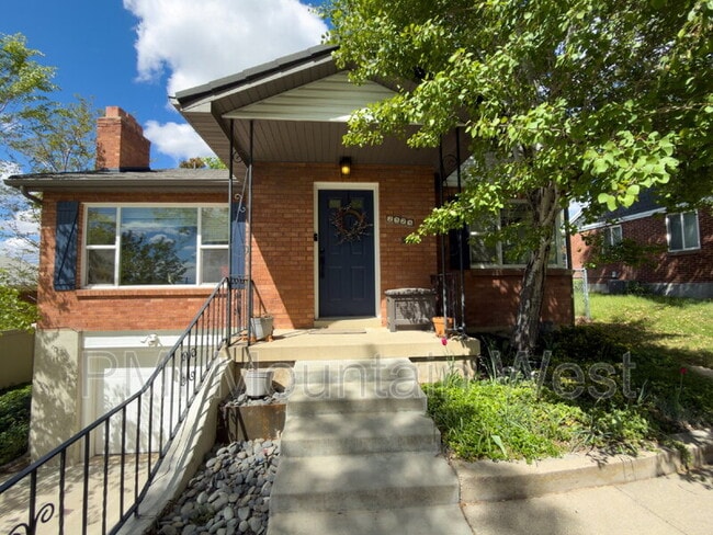 Photo - 2323 Bryan Ave