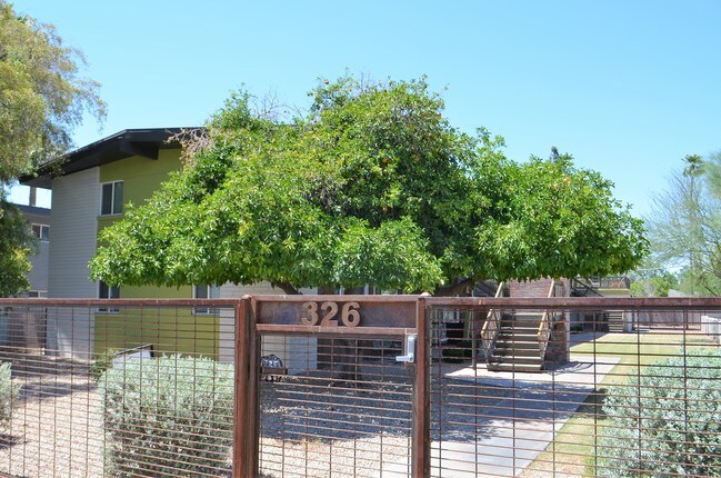 Photo - 326 W Earll Dr