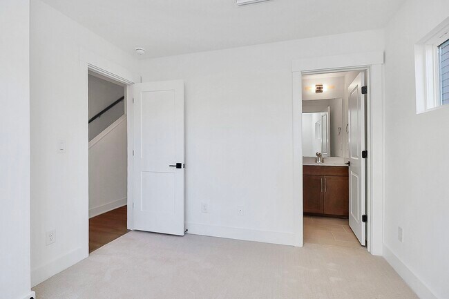 Photo - 5027 Duchess Dr